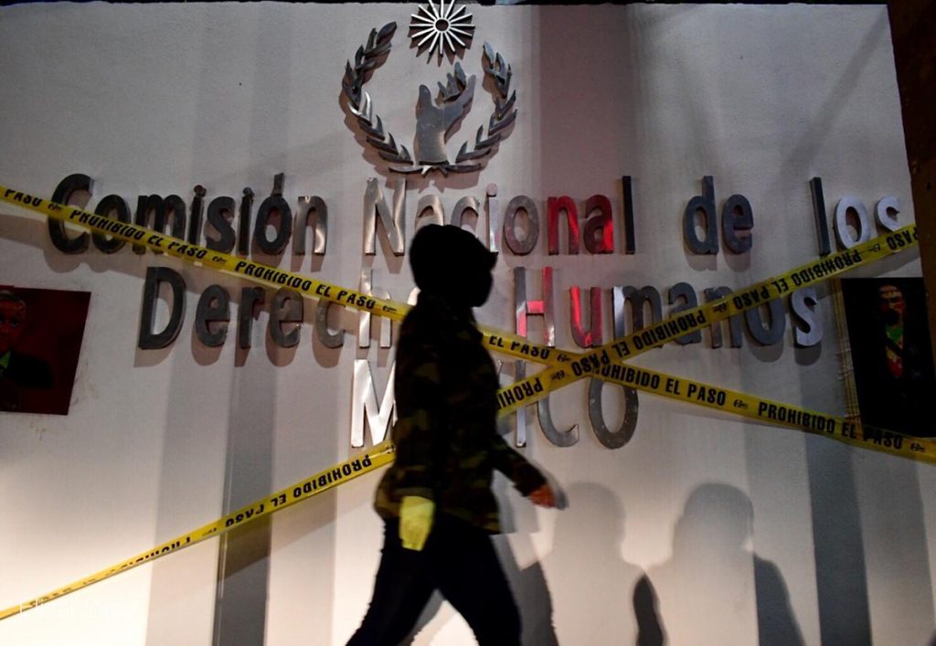 Colectivas feministas toman CNDH en Morelia