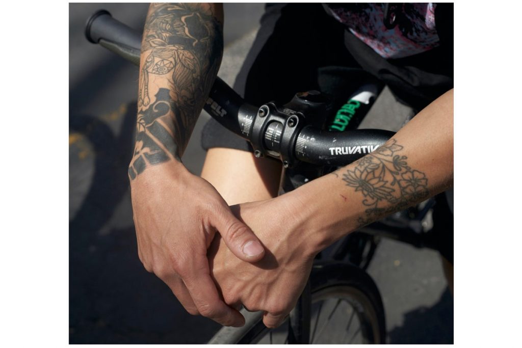 Mujeres ciclistas tatuajes