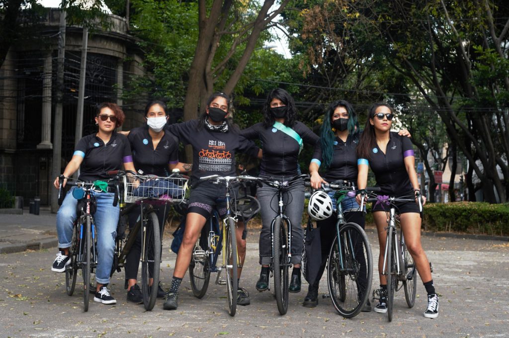 mujeres ciclistas, colectivas de mujeres ciclistas, ciclismo urbano, bicicletas, feminismo, Clitoral Mass MX