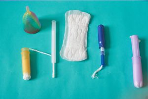 Menstruar a contracorriente: indígenas, reclusas y varones trans