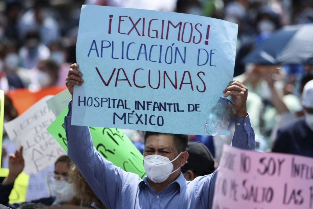 trabajadores del Hospital Infantil de México, protesta por vacuna contra COVID-19