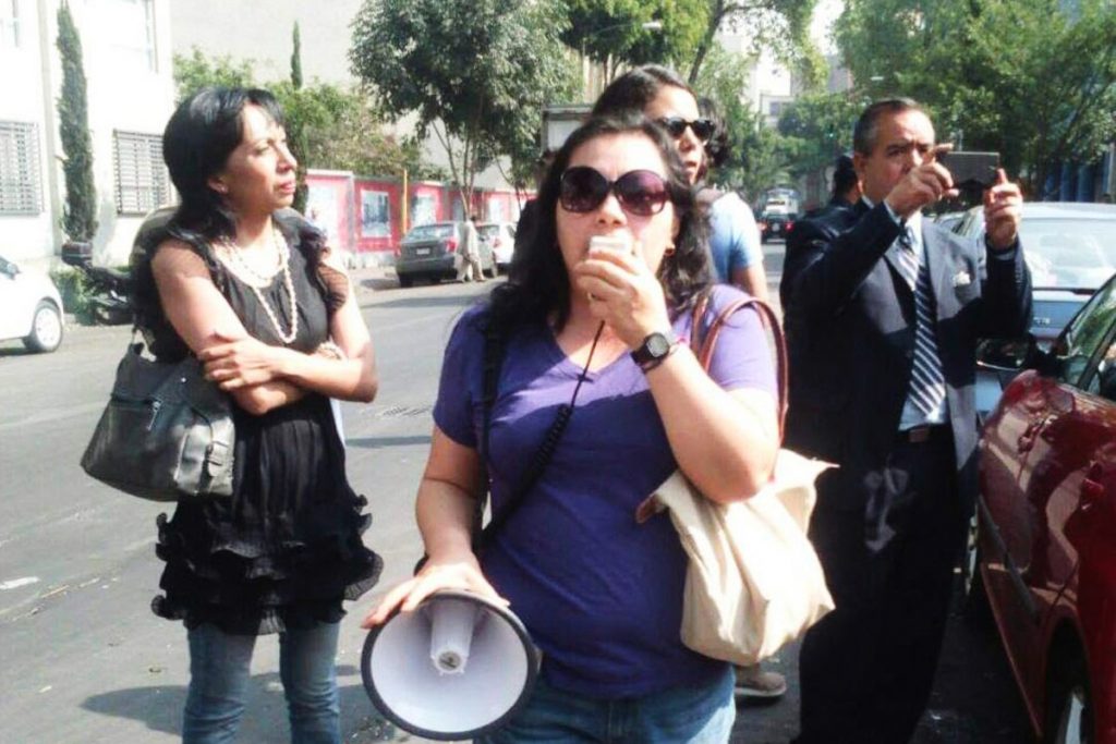 Ana Aquino en una protesta, derechos trabajadoras