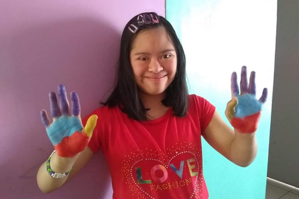 Valentina, estudiante con síndrome de Down