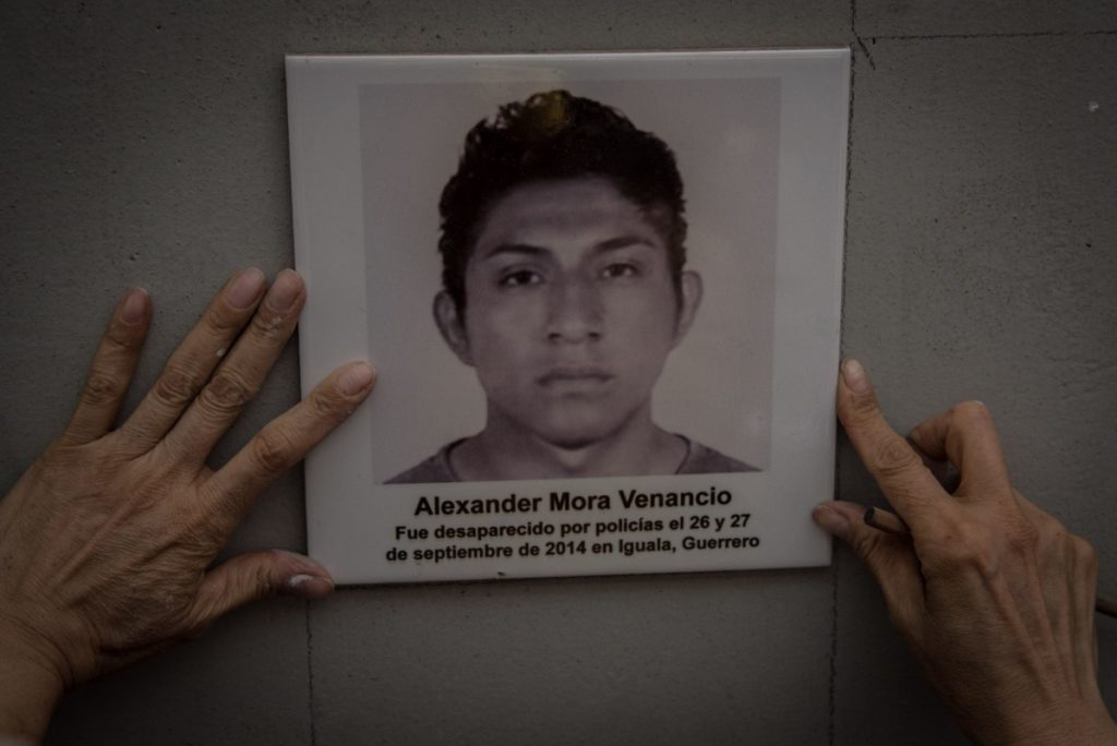 Alexander Mora Venancio, 43 normalistas desaparecidos, identifican restos