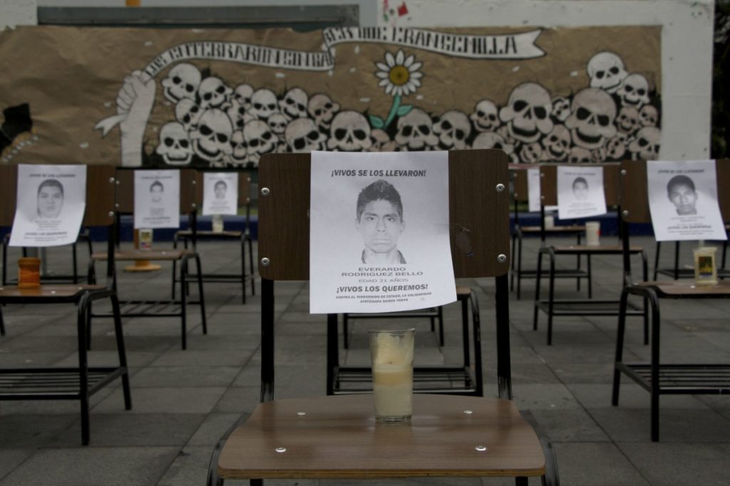 Padres y madres de Ayotzinapa: morir sin justicia y sin verdad