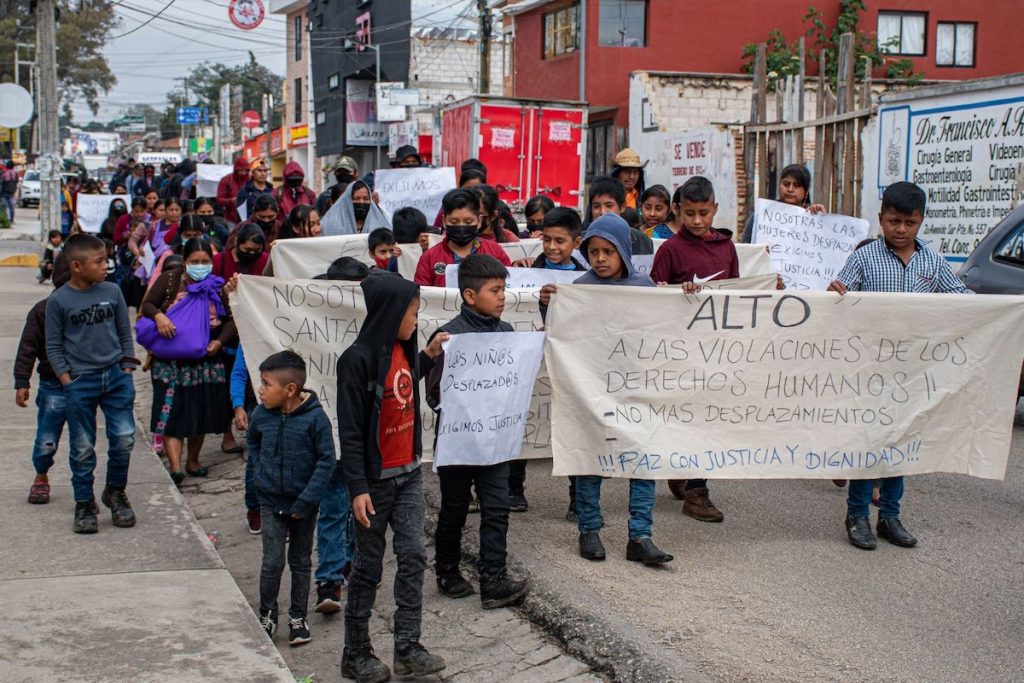 Familias víctimas de desplazamiento forzado en Chiapas