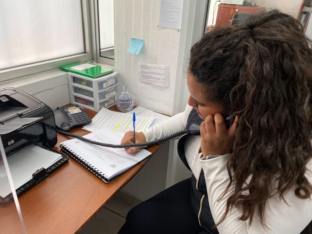 Los servicios de asesoría legal gratuita también se otorgan vía telefónica
