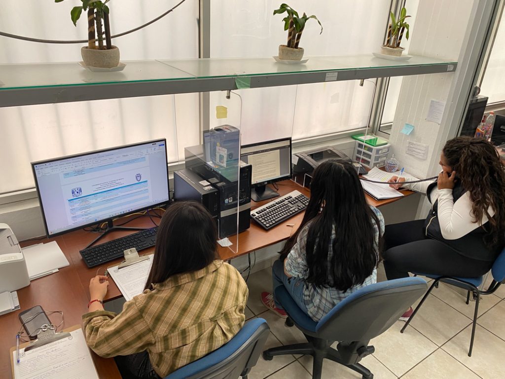 Estudiantes en la licenciatura de derecho brindan las asesorías legales