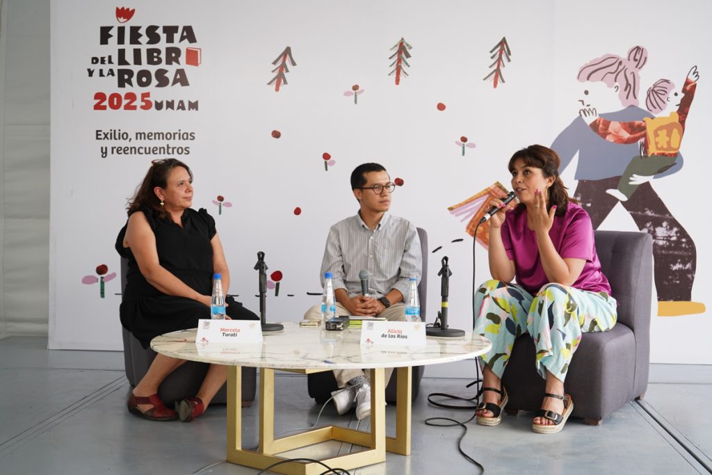 Alicia de los Ríos contó que durante la búsqueda de su madre ha recurrido a la revisión de archivos y a la consulta de médiums para encontrar pistas que la lleven a su paradero (Fotografía: Claudia Aréchiga).