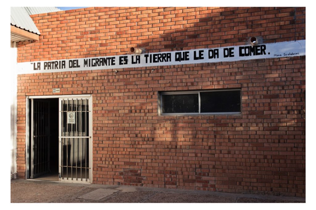 Lema que recibía a las personas migrantes en un albergue de Ciudad Juárez, Chihuahua, en 2015.