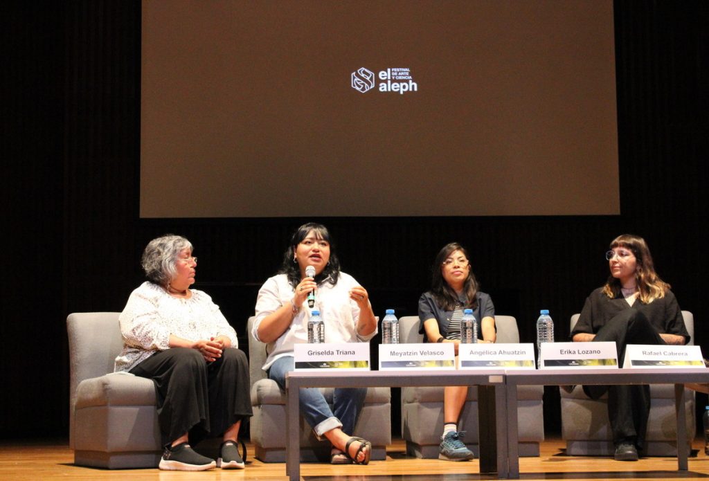 Meyatzin Velasco, Griselda Triana, Erika Lozano (Kuru) y Rafael Cabrera asistieron al conversatorio moderado por Angélica Ahuatzin.