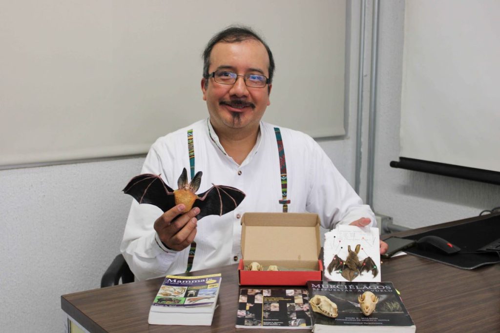 Noé Pacheco Coronel, académico Laboratorio de Vertebrados de la Facultad de Ciencias, UNAM. Especialista en temas de ecología, etnozoología y conservación. (Fotografía: Riza Sánchez).