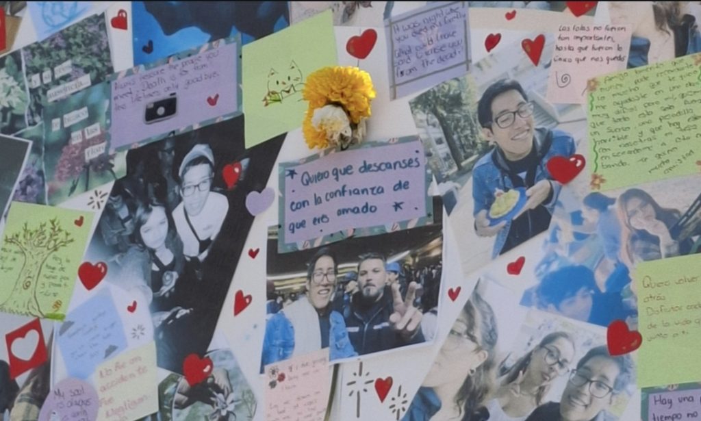 Collage de fotos y mensajes que colocaron familiares, compañeros y amistades de Miguel Rojas.