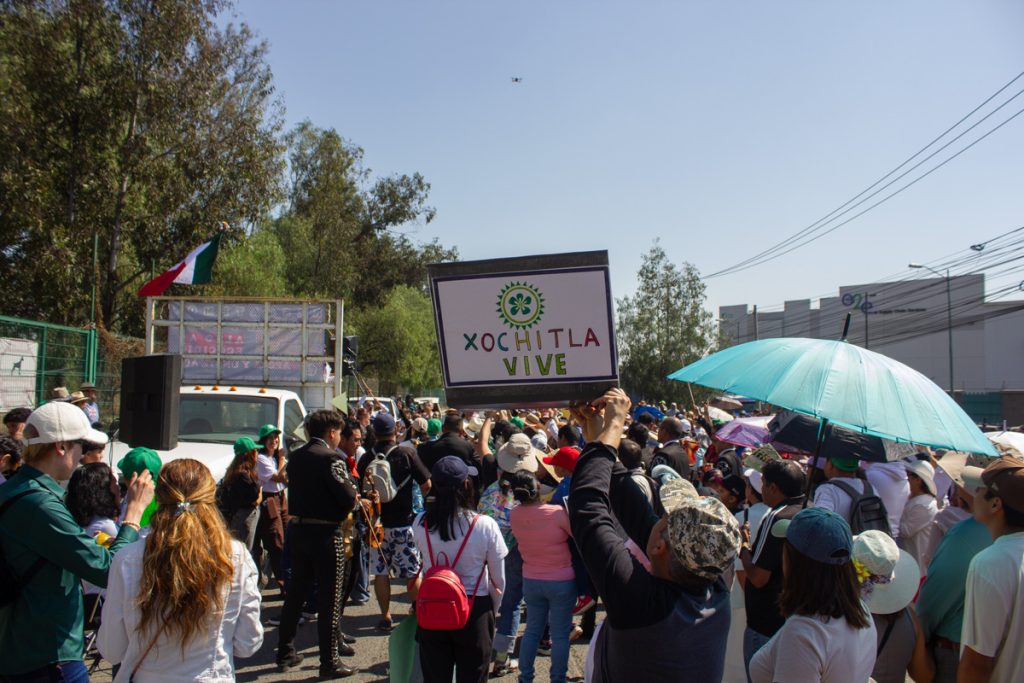 Más de mil personas se reunieron en una manifestación pacífica en defensa del parque Xochitla.